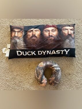 Duck Dynasty Themed Decorative Pillow - Black